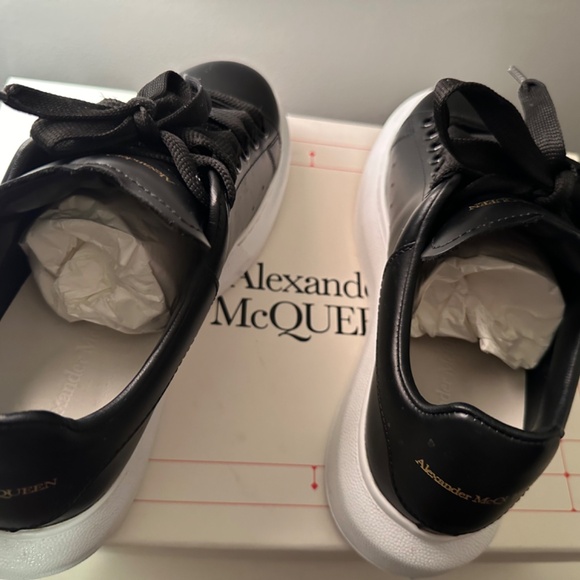 Alexander McQueen Oversized Sneakers - Picture 4 of 10